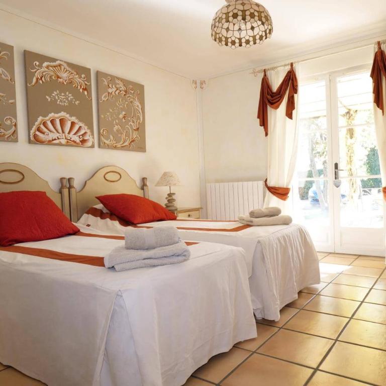 Villa Jas Fontaine by Villa Plus - Villa - 33