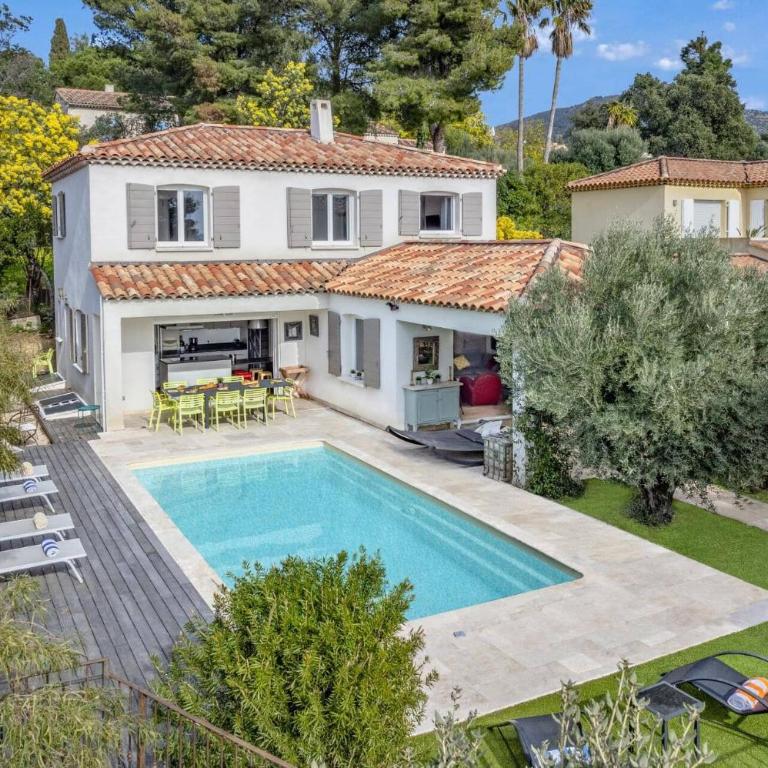 Villa Les Lavandieres by Villa Plus - Villa - 1