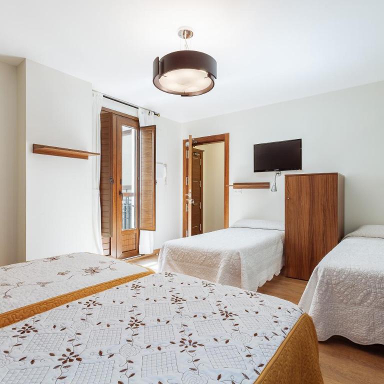 Hostal Arriola - Quadruple Room - 3