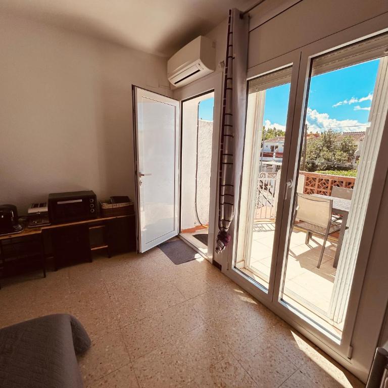 Empuriabrava, T2, terrasse, barbecue - Apartamento de 1 dormitorio - 5