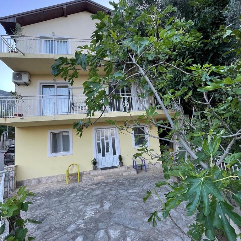 Olive Hill Home - Three-Bedroom House - 7