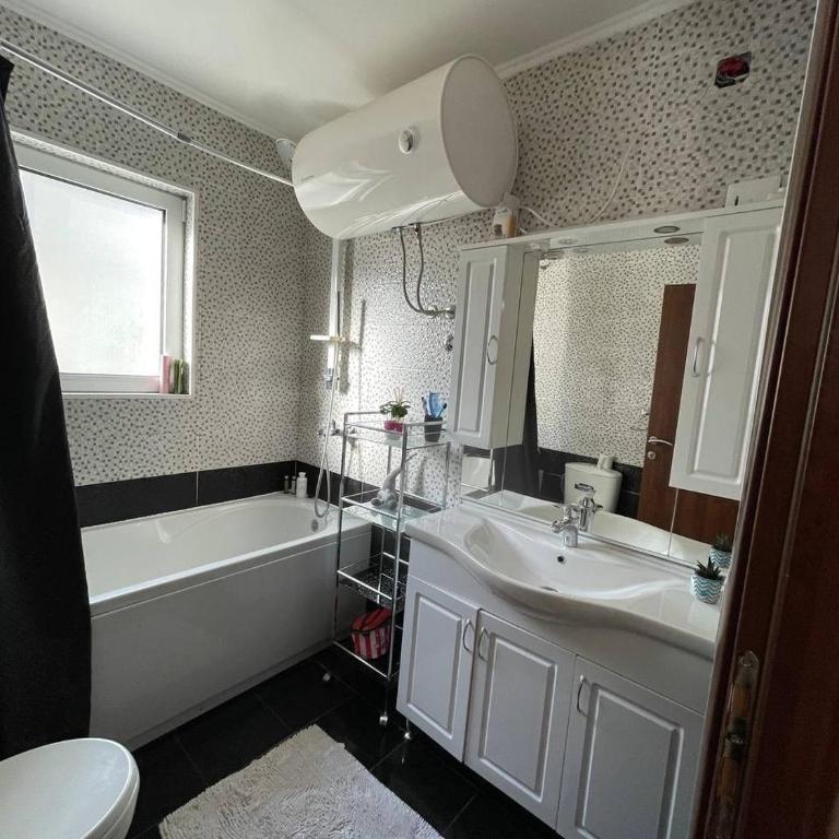 Olive Hill Home - Three-Bedroom House - 2