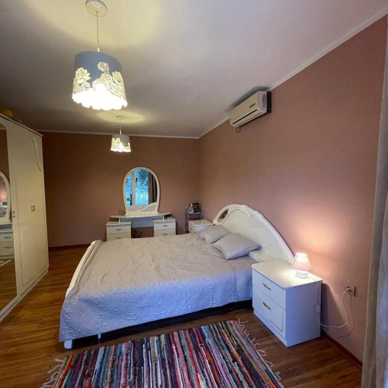 Olive Hill Home - Three-Bedroom House - 3