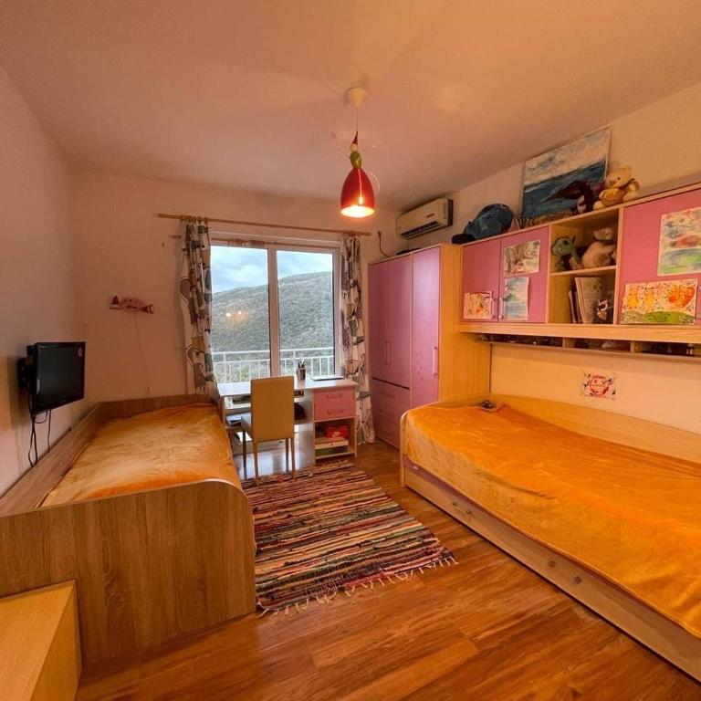 Olive Hill Home - Three-Bedroom House - 10