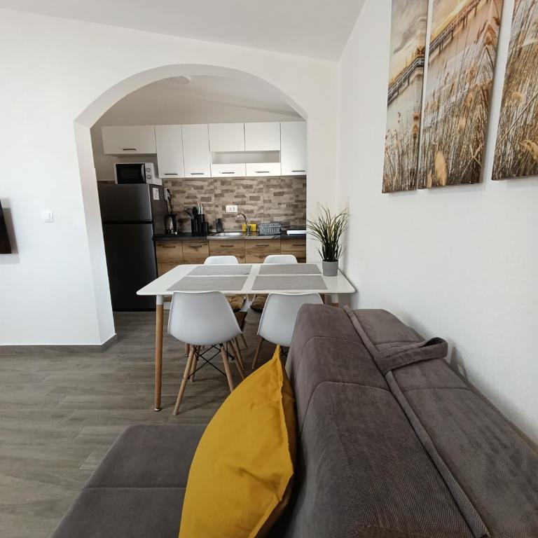 Sayohat Apartments - Apartment with Terrace - 21