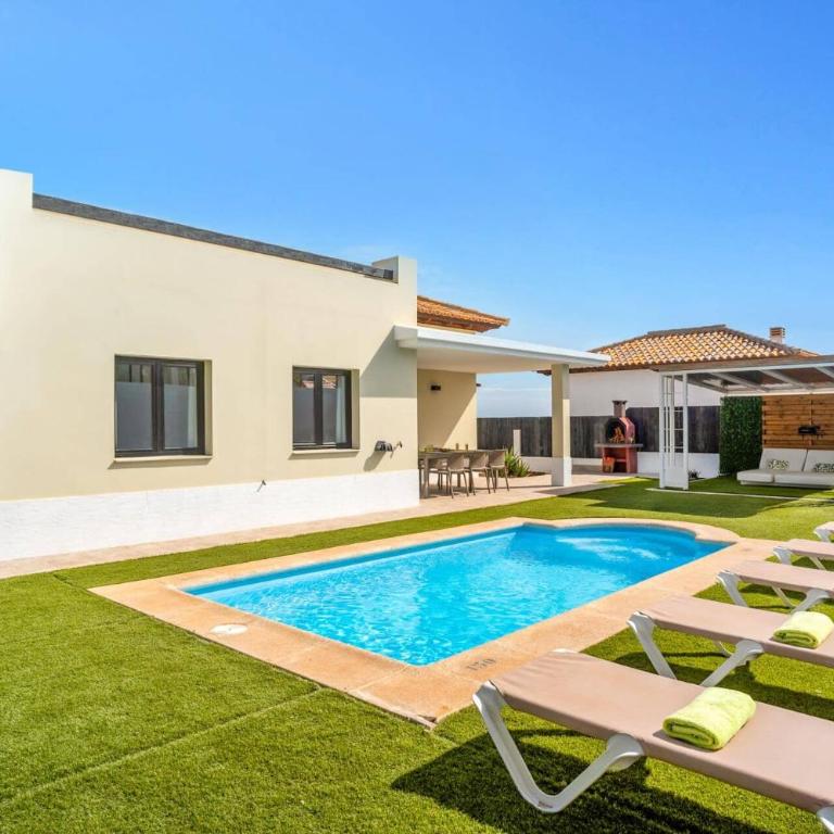 Villa Caleta Olas by Villa Plus - Villa - 1