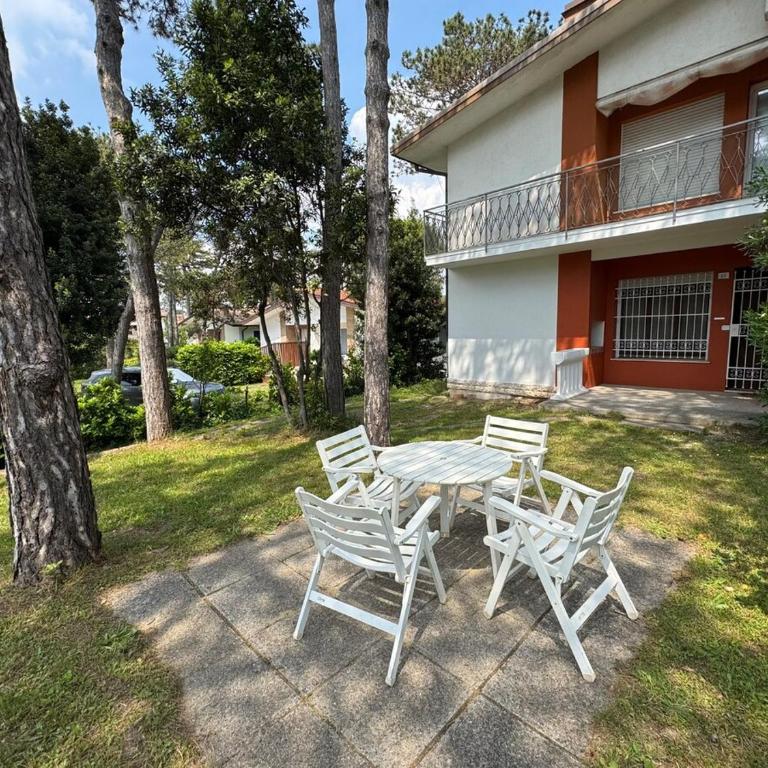 Giardino privato e tranquillo con parcheggio incluso - Appartamento con 2 Camere da Letto - 2