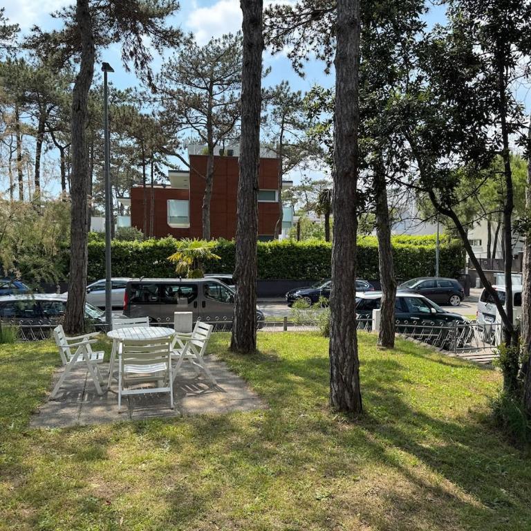 Giardino privato e tranquillo con parcheggio incluso - Appartamento con 2 Camere da Letto - 13
