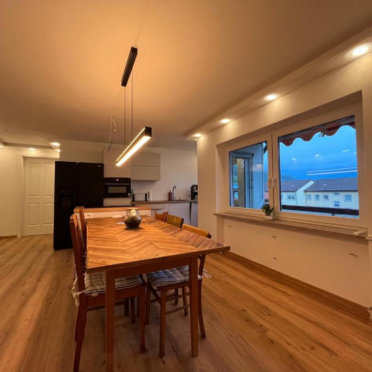 Ferienwohnung Bergblick - Apartment mit 4 Schlafzimmern und einem Balkon - 8