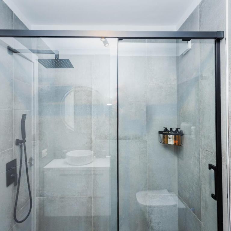 Modern 2 Bed Sea View Apartment Pool Access - Apartamento de 2 dormitorios con balcón y vistas al mar - 15