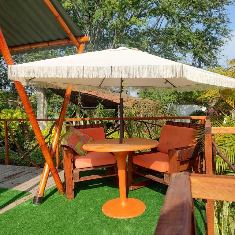 La Villa Glamping - Habitación con cama grande y vistas al jardín - 3