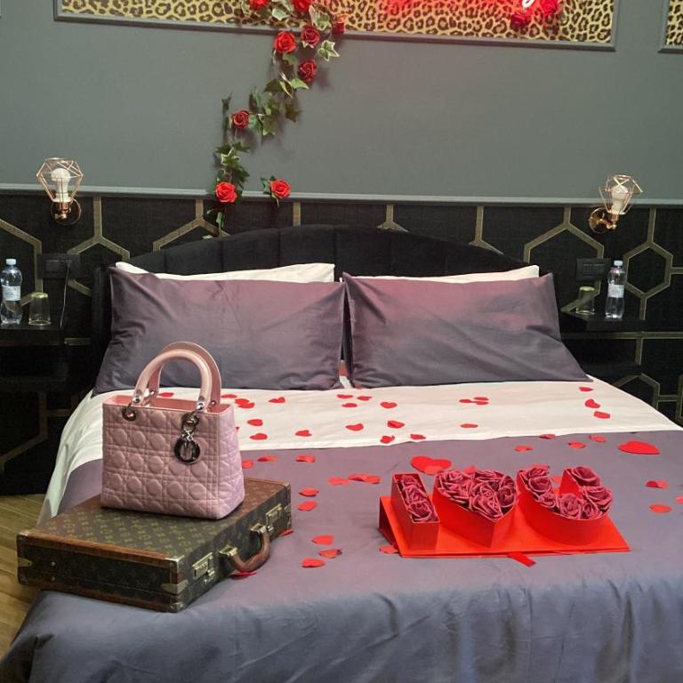 One of one experiences - LOVE ROOM - Camera Matrimoniale con Vasca Idromassaggio - 9
