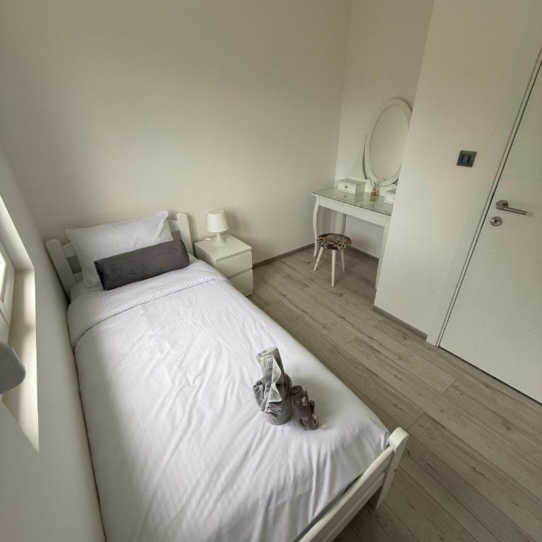 Sisters residence - Three-Bedroom Apartment - 28