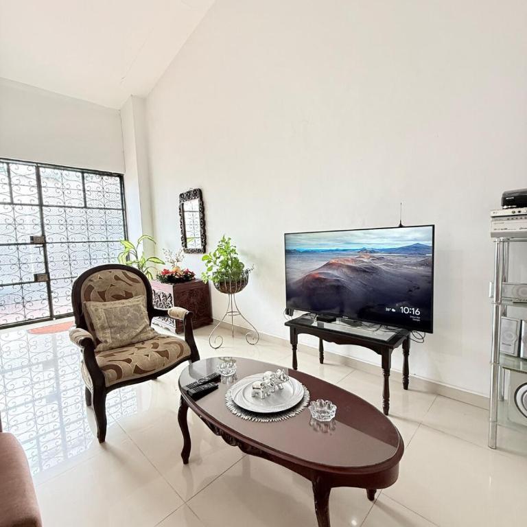 Casa con aires y agua caliente por mall Chipichape Cali - Casa de 5 dormitorios - 16