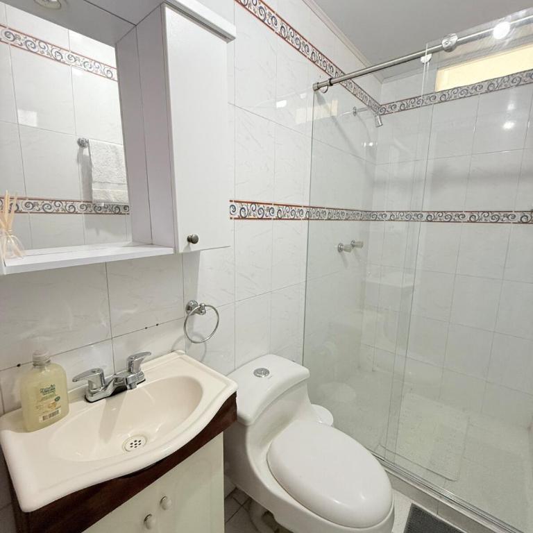 Casa con aires y agua caliente por mall Chipichape Cali - Casa de 5 dormitorios - 20