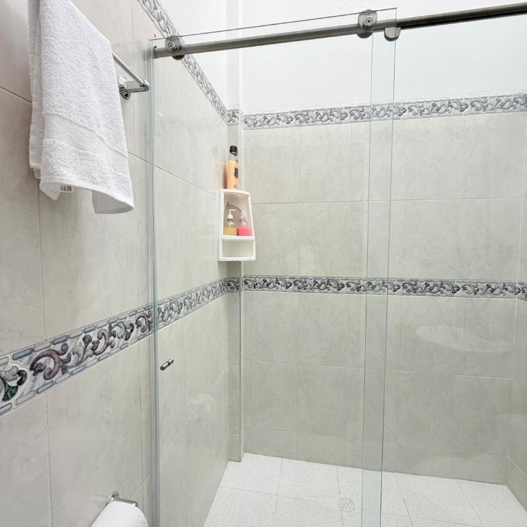 Casa con aires y agua caliente por mall Chipichape Cali - Casa de 5 dormitorios - 27