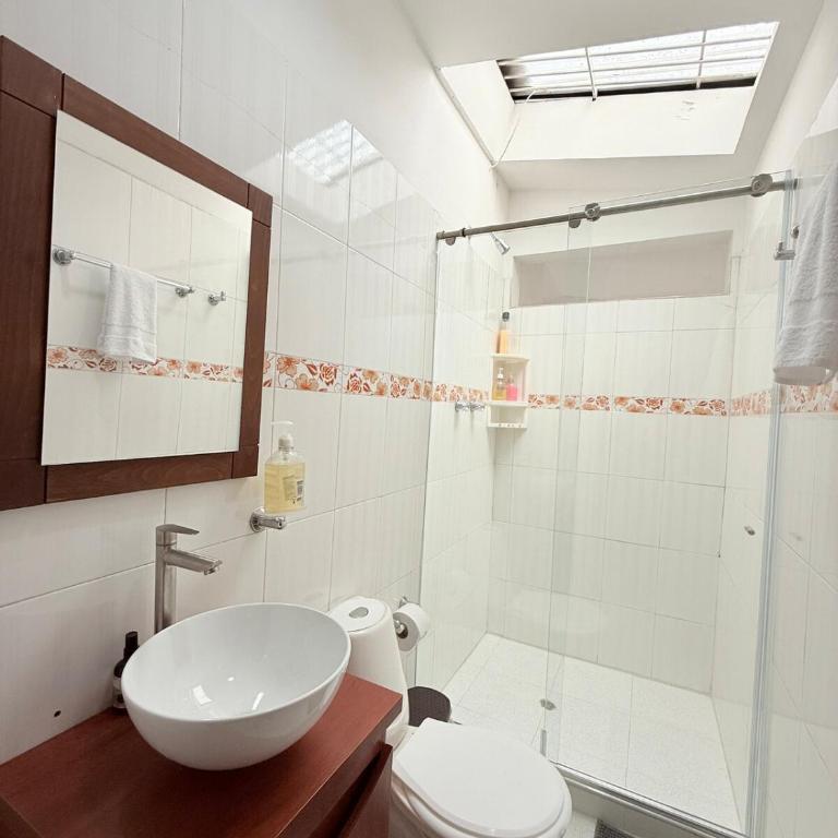 Casa con aires y agua caliente por mall Chipichape Cali - Casa de 5 dormitorios - 35