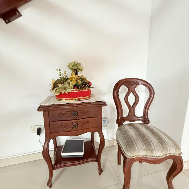 Casa con aires y agua caliente por mall Chipichape Cali - Casa de 5 dormitorios - 36