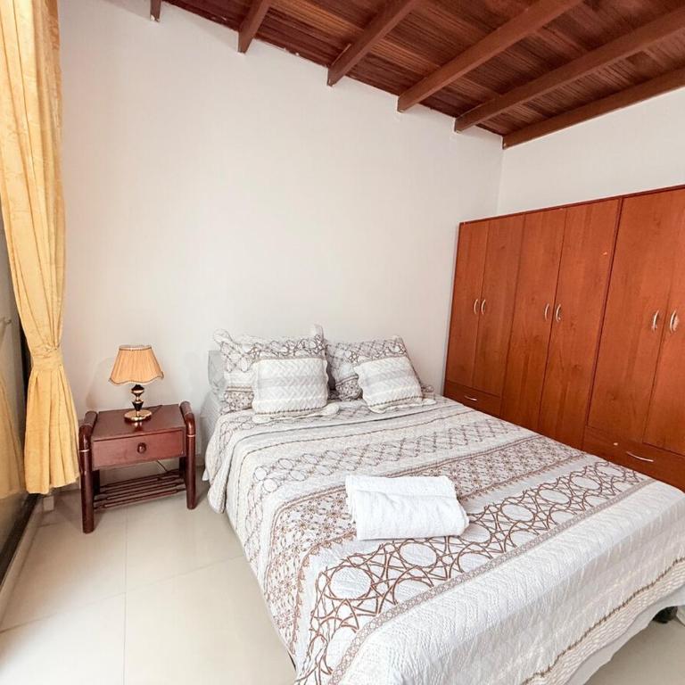 Casa con aires y agua caliente por mall Chipichape Cali - Casa de 5 dormitorios - 40