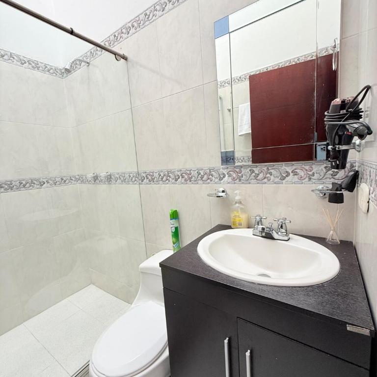 Casa con aires y agua caliente por mall Chipichape Cali - Casa de 5 dormitorios - 47