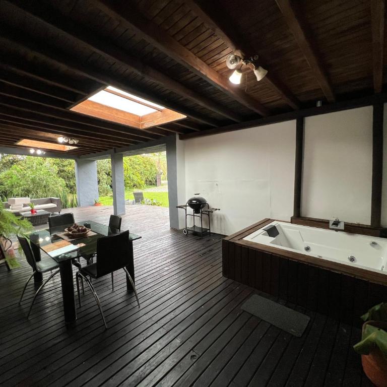 Hermosa casa con jacuzzi en Llanogrande - Casa de 2 dormitorios - 3