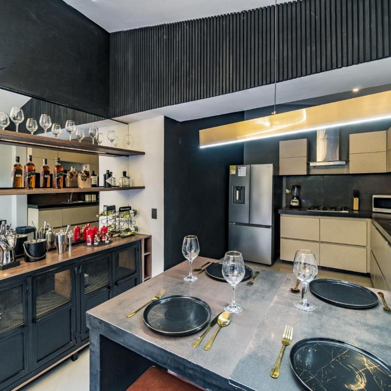 Hotel One Lleras - Four-Bedroom Deluxe Apartment - 23