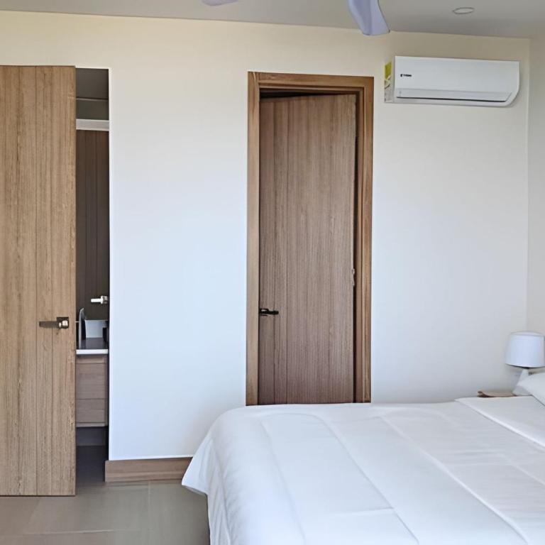 “Luxury Top Floor with Direct Beach Access” - One-Bedroom Apartment with Balcony - 8