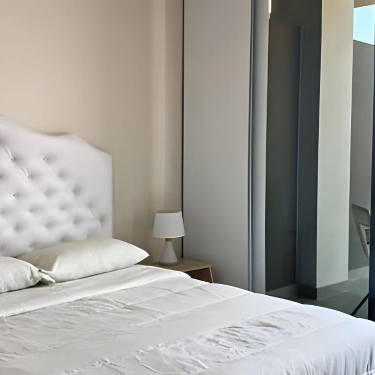 “Luxury Top Floor with Direct Beach Access” - One-Bedroom Apartment with Balcony - 11