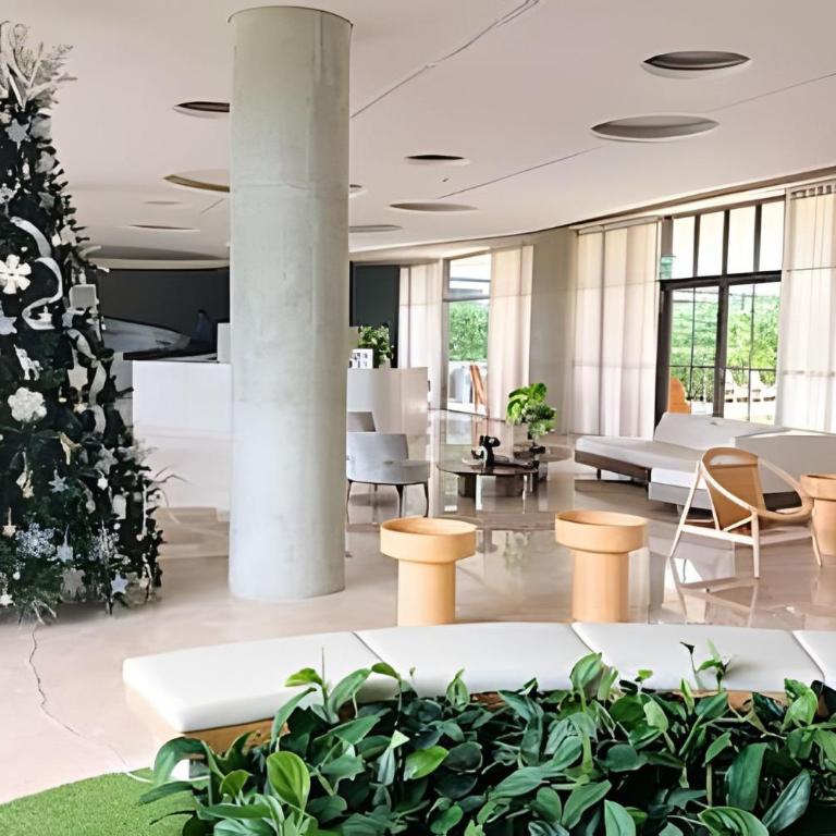 “Luxury Top Floor with Direct Beach Access” - One-Bedroom Apartment with Balcony - 13