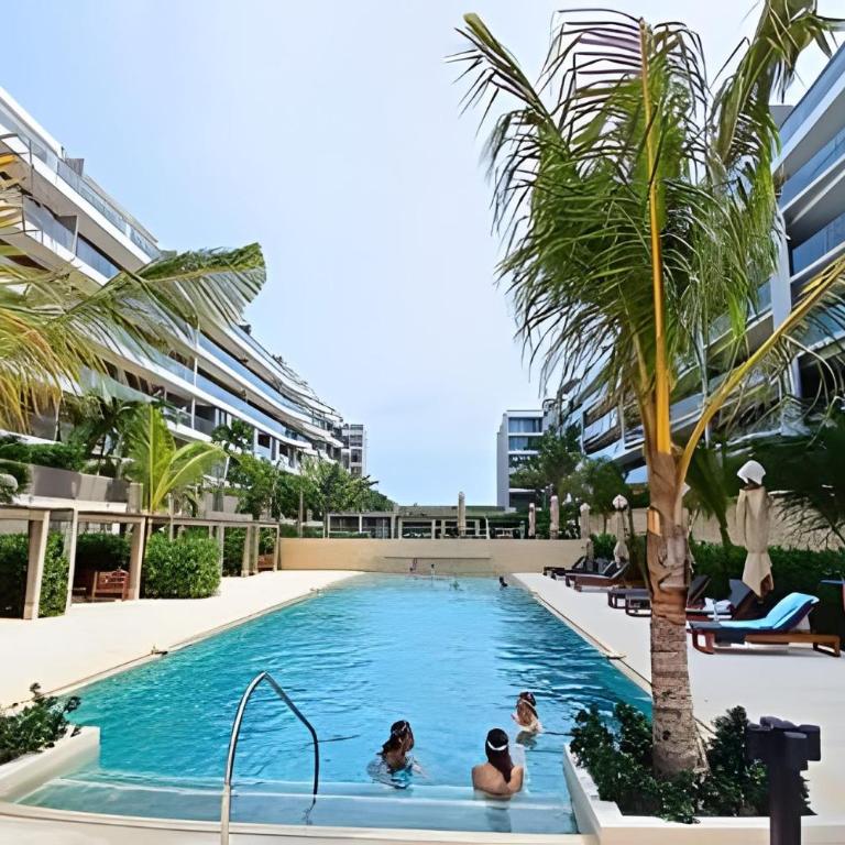 “Luxury Top Floor with Direct Beach Access” - One-Bedroom Apartment with Balcony - 31
