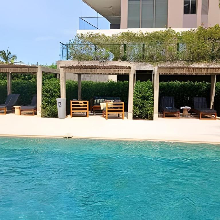 “Luxury Top Floor with Direct Beach Access” - One-Bedroom Apartment with Balcony - 35
