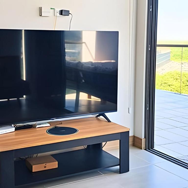 “Luxury Top Floor with Direct Beach Access” - One-Bedroom Apartment with Balcony - 47