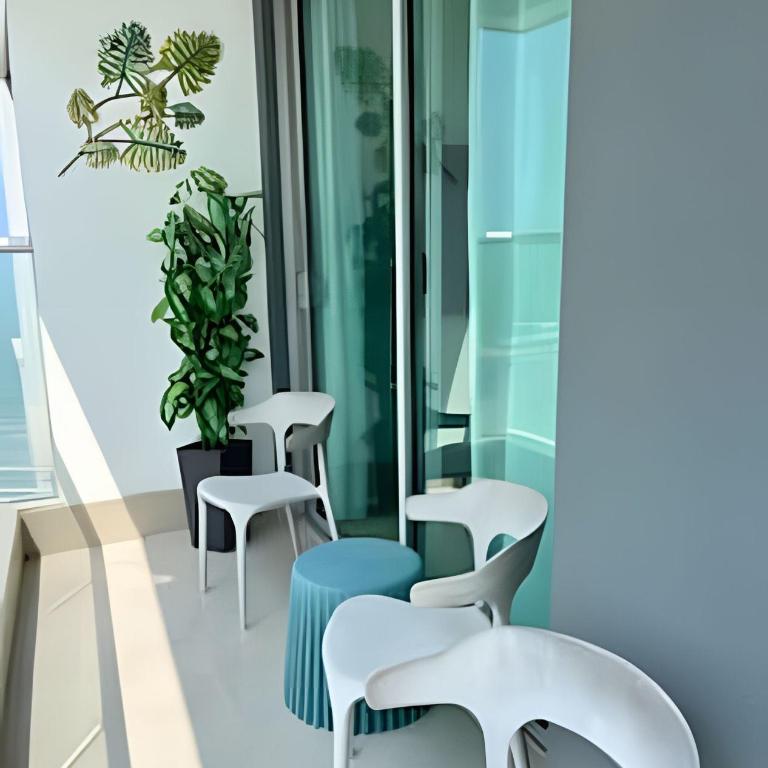 Coastal Charm with Mesmerizing Seaside Views - Apartment - 14
