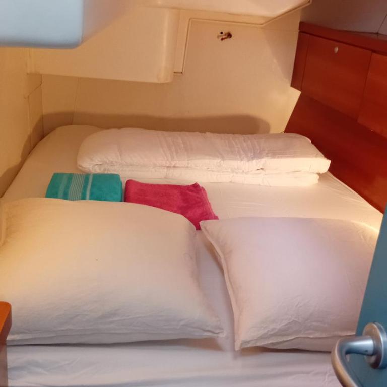 LUNA BAY, voilier 3 cabines 2 sdb en ville - Mobile Home - 13