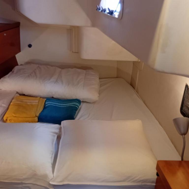 LUNA BAY, voilier 3 cabines 2 sdb en ville - Mobile Home - 11