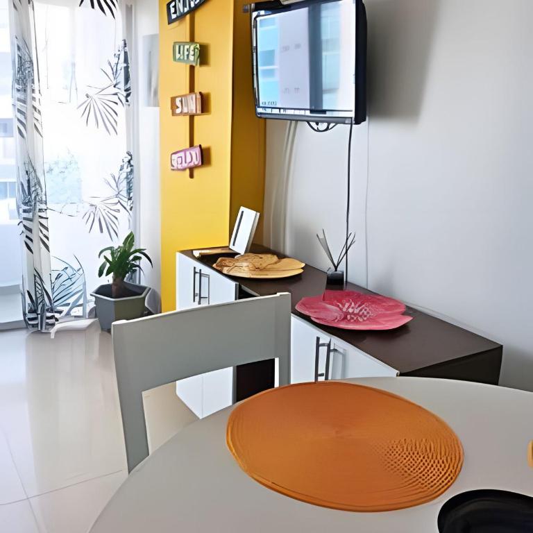 Cozy El Laguito Apt Steps to the Beach - Apartment - 18