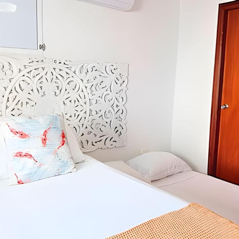 Charming Apt, Meters from Beach, Ideal Area - One-Bedroom Apartment - Sea Side - 11