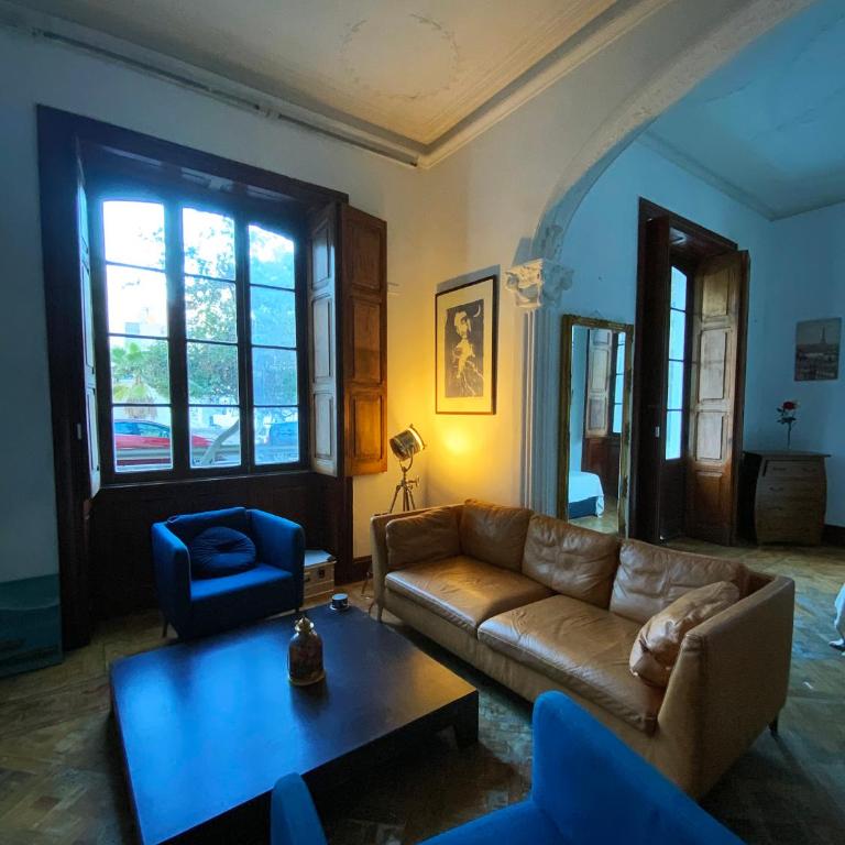Comfortable Room in Historic Casa Quesada Shared House - Suite - 1