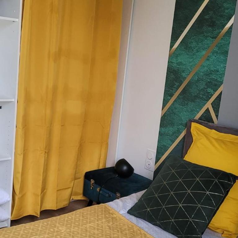 Les Volets Bleus - Au Calme avec petit Jardin et Patio - 3 appartements - Appartement 1 Chambre - 11