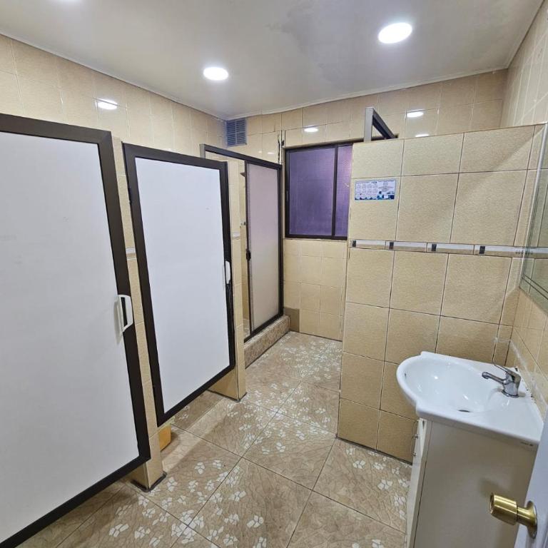 Hostal G&P - Habitación Triple con baño compartido - 2