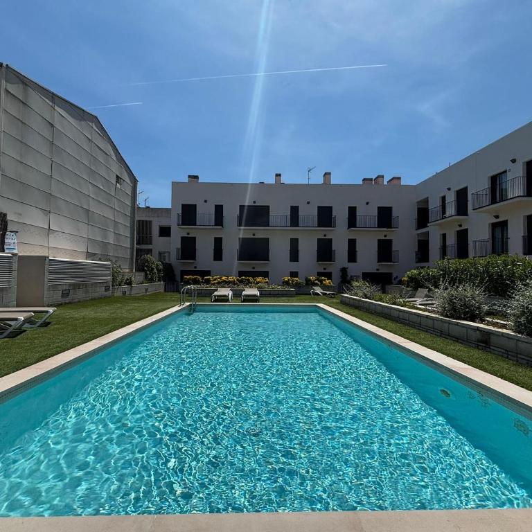 Apartamento céntrico con piscina, parking y a 200m de la playa en L'Estartit - ES-323-41 - Apartment - 1