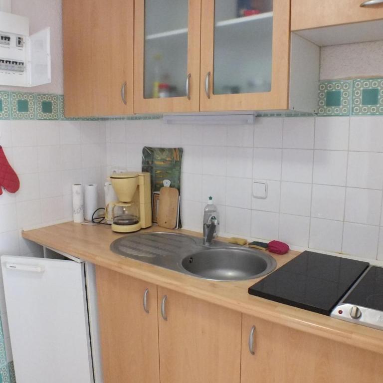 Apartamento en Roses: Terraza, Piscina, 6 Pers. - ES-204-74 - Apartment - 5