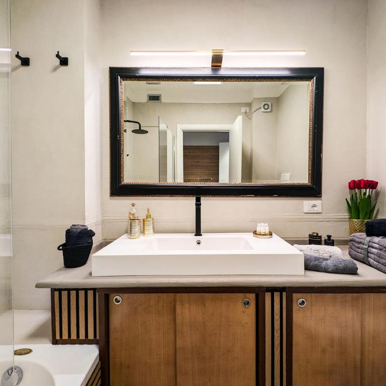 Sun Suites - Deluxe Suite - 1