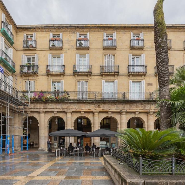 Plaza Nueva AC by Staynnapartments - Three-Bedroom Apartment - 2