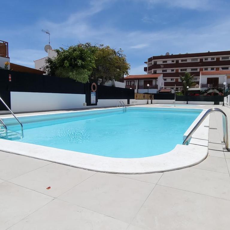 Luminoso apartamento con piscina y aparcamiento - Apartamento de 2 dormitorios con vistas al mar - 1