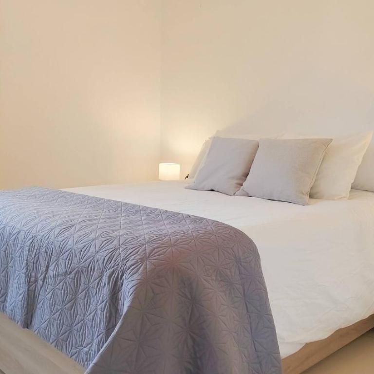 Luminoso apartamento con piscina y aparcamiento - Apartamento de 2 dormitorios con vistas al mar - 11