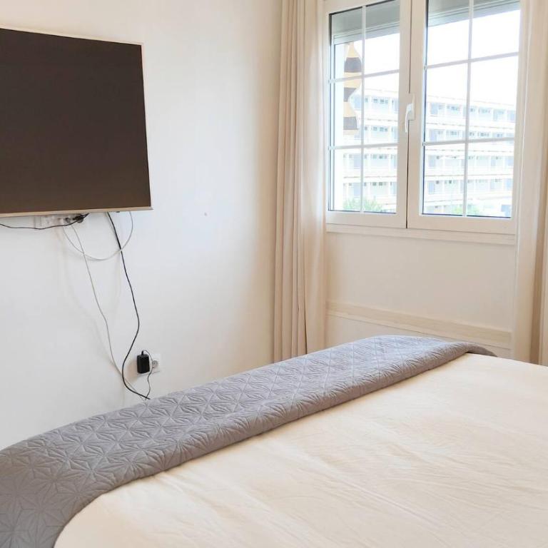 Luminoso apartamento con piscina y aparcamiento - Apartamento de 2 dormitorios con vistas al mar - 13