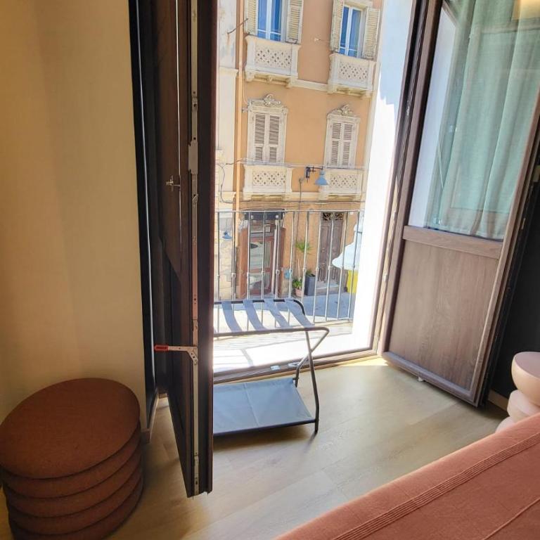 TWO Cagliari Charming House - Camera Matrimoniale con Balcone - 2
