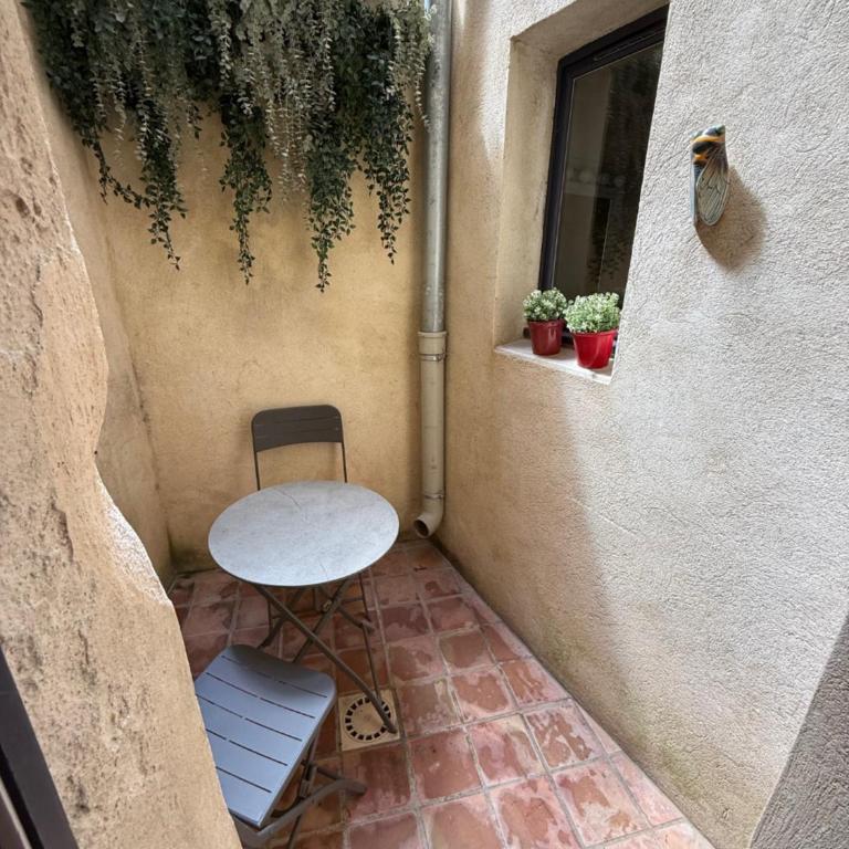Studio Vernon - One-Bedroom Apartment - 47