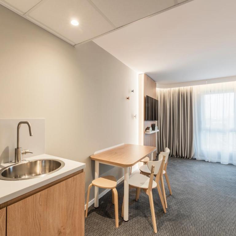 Holiday Inn Express & Suites Reims - Rives de Vesle by IHG - Suite Lit Queen-Size avec Canapé-Lit et Kitchenette - 2